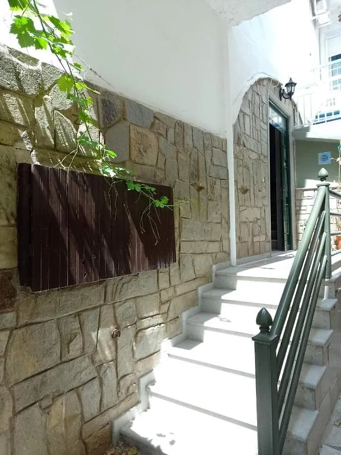 Ιόλη Apartment Flogita