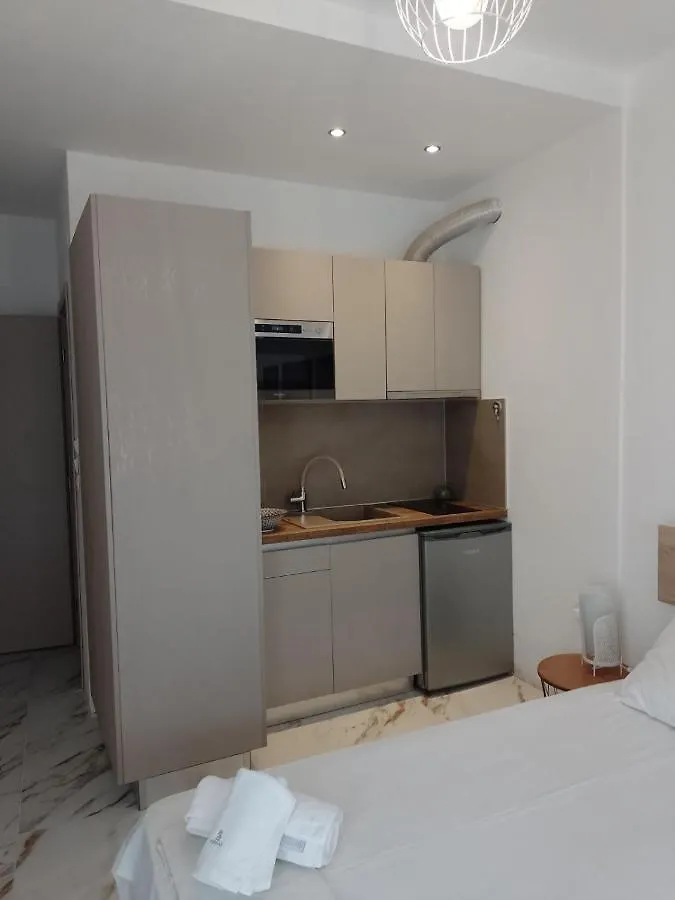 Ιόλη Apartment Flogita